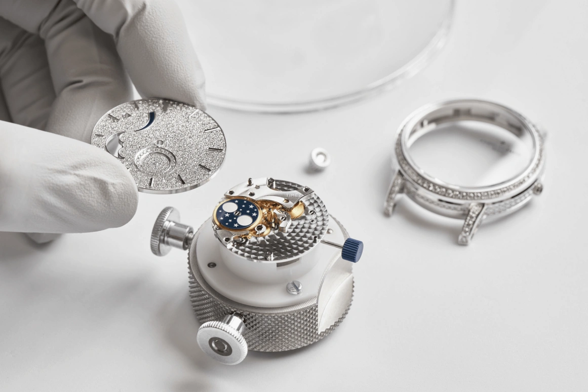 Vacheron Constantin,Traditionnelle 37.50mm,37.50mm,White Gold,Silver,Handwound,Moonphase,Power Reserve Indicator,7006T,7006T/000G-B913