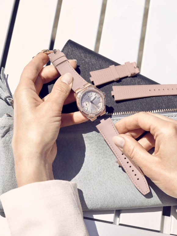 Vacheron Constantin,Overseas 37mm,37mm,Pink Gold,Beige,Automatic,Anti-magnetic,60hours,2305V,2305V/000R-B077