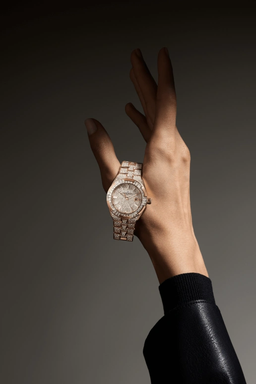 Vacheron Constantin,Overseas 35mm,35mm,Rose Gold,Automatic,Day,Anti-magnetic,4617V,4617V/215R-H040