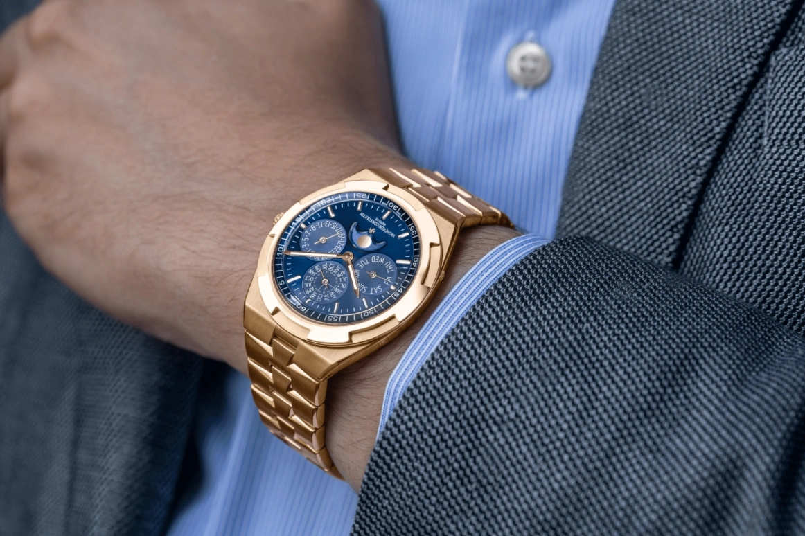 Vacheron Constantin,Overseas 41.50mm,41.50mm,Pink Gold,Blue,Automatic,Moonphase,Perpetual Calendar,Leap Year,Month,40hours,In-house Caliber,4300V,4300V/120R-B509