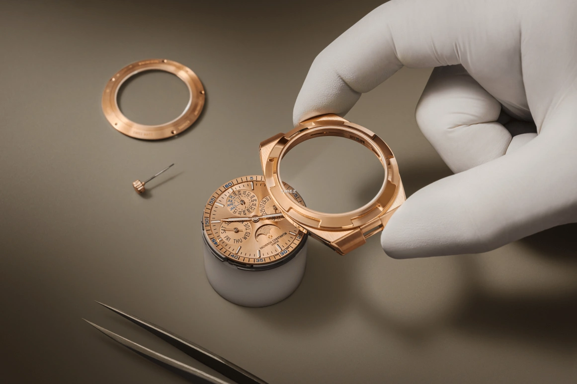 Vacheron Constantin,Overseas 41.50mm,41.50mm,Pink Gold,Rose Gold,Automatic,Moonphase,Perpetual Calendar,Leap Year,Date,40hours,In-house Caliber,4300V,4300V/220R-H144