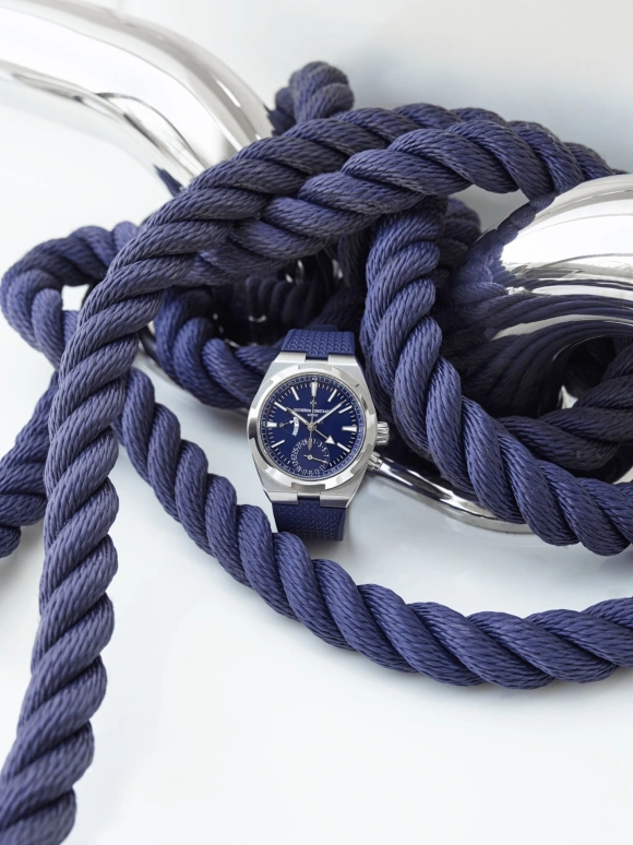 Vacheron Constantin,Overseas 41mm,41mm,Stainless Steel,Blue,Automatic,Day,Dule Time,Day / Night Indication,7900V,7900V/110A-B334