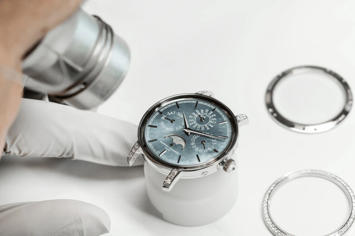Vacheron Constantin,Traditionnelle 36.50mm,36.50mm,White Gold,Blue,Automatic,Day,Anti-magnetic,4305T,4305T/000G-B948