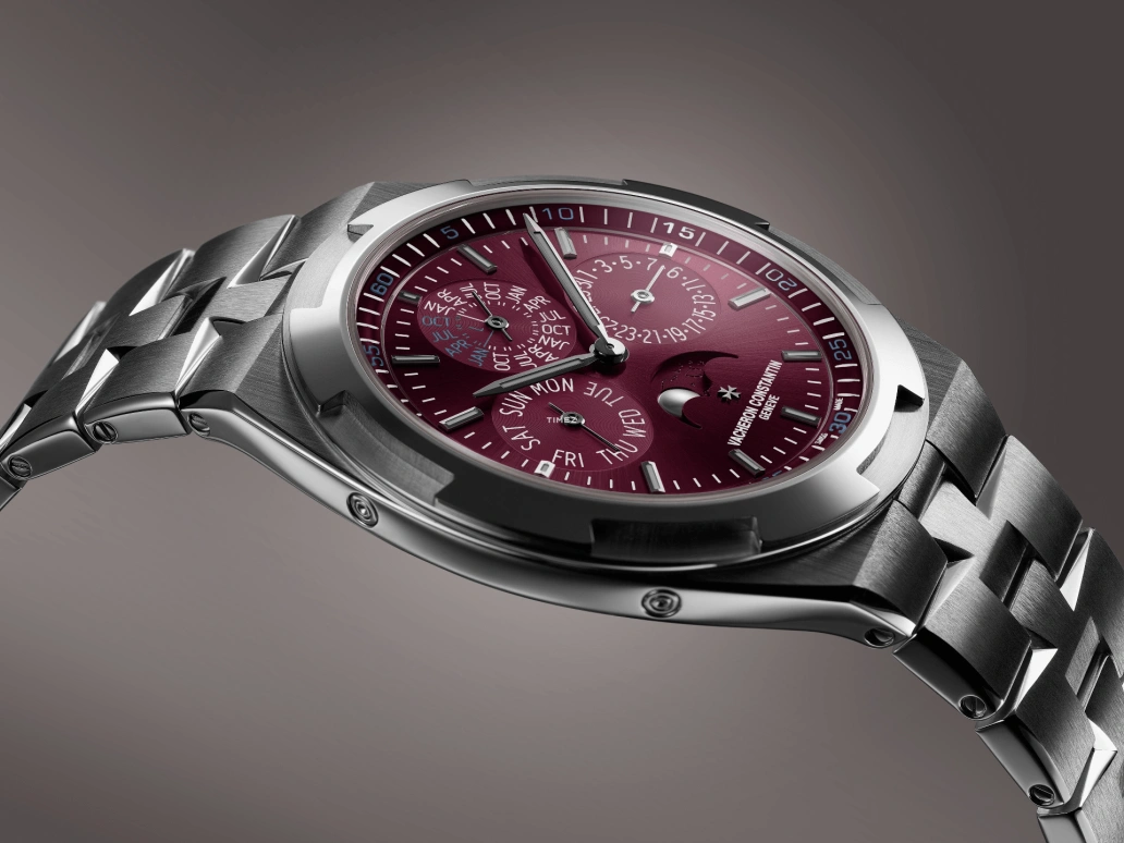 Vacheron Constantin,Overseas 41.50mm,41.50mm,White Gold,Wine Red,Automatic,Moonphase,Perpetual Calendar,Leap Year,Date,40hours,In-house Caliber,4300V,4300V/220G-H151