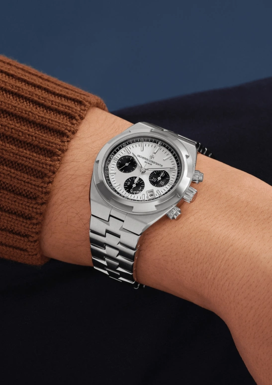 Vacheron Constantin,Overseas 42.50mm,42.50mm,Stainless Steel,White,Automatic,Chronograph,Day,5520V,5520V/210A-B686