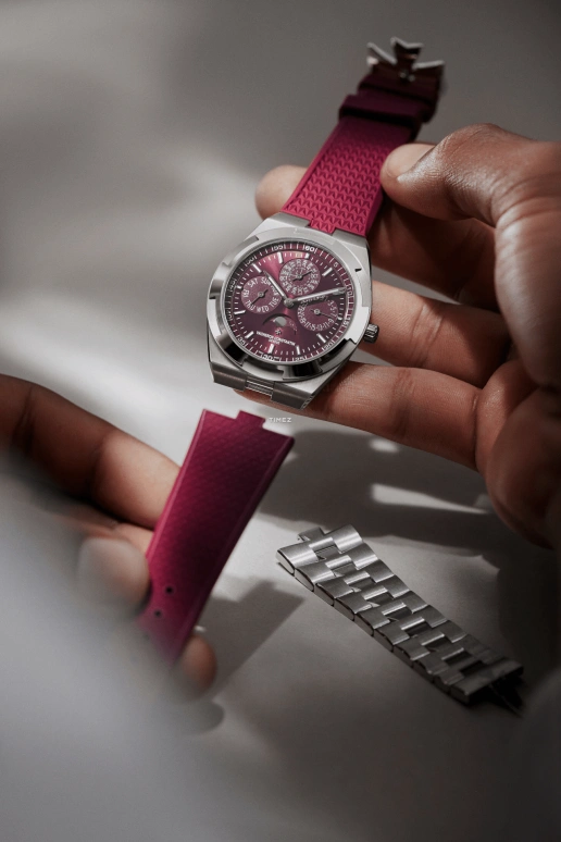 Vacheron Constantin,Overseas 41.50mm,41.50mm,White Gold,Wine Red,Automatic,Moonphase,Perpetual Calendar,Leap Year,Date,40hours,In-house Caliber,4300V,4300V/220G-H151