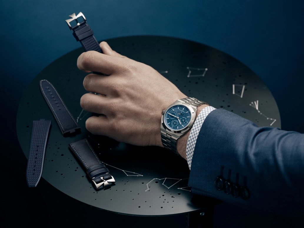 Vacheron Constantin,Overseas 41.50mm,41.50mm,White Gold,Blue,Automatic,Moonphase,Perpetual Calendar,Leap Year,Month,40hours,In-house Caliber,4300V,4300V/120G-B945