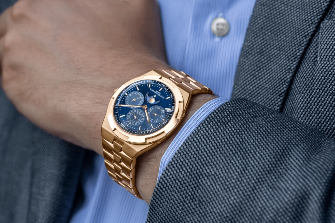 Vacheron Constantin,Overseas 41.50mm,41.50mm,Pink Gold,Blue,Automatic,Moonphase,Perpetual Calendar,Leap Year,Month,40hours,In-house Caliber,4300V,4300V/220R-B509