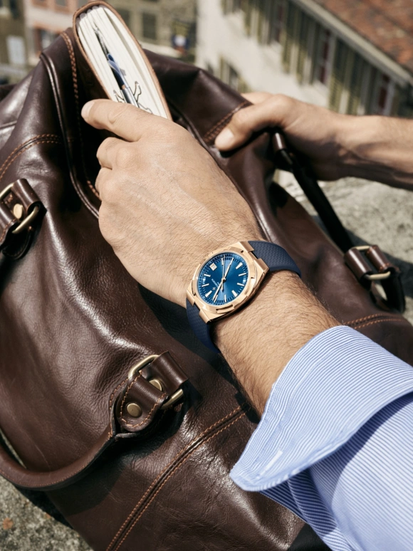 Vacheron Constantin,Overseas 41mm,41mm,Pink Gold,Blue,Automatic,Day,60hours,4500V,4500V/110R-B705