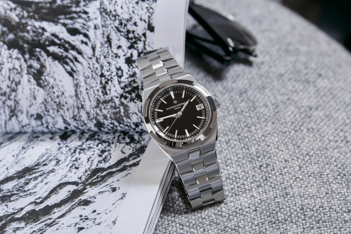 Vacheron Constantin,Overseas 41mm,41mm,Stainless Steel,Black,Automatic,Day,60hours,4520V,4520V/210A-B483