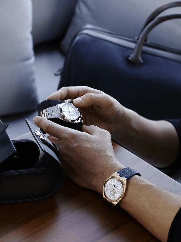 Vacheron Constantin,Overseas 41.50mm,41.50mm,Pink Gold,Silver,Automatic,Moonphase,Perpetual Calendar,Leap Year,Month,40hours,In-house Caliber,4300V,4300V/000R-B064