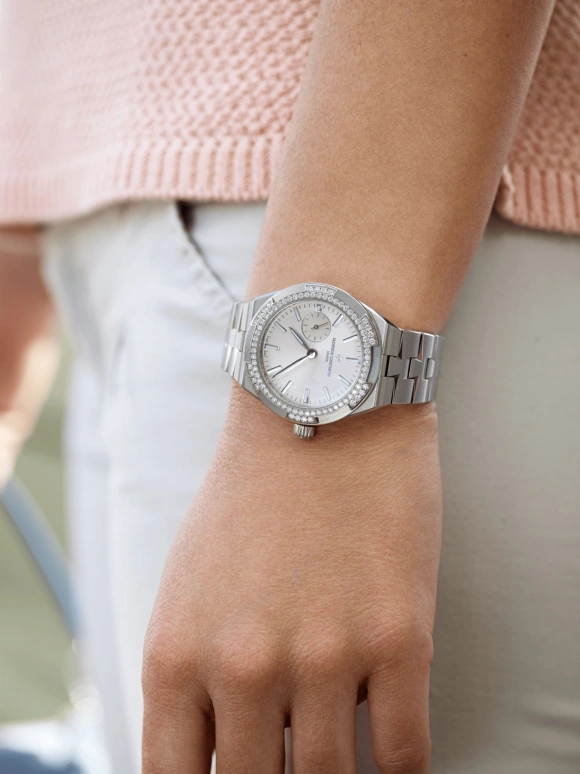 Vacheron Constantin,Overseas 37mm,37mm,Stainless Steel,Beige,Automatic,Anti-magnetic,60hours,2305V,2305V/100A-B078