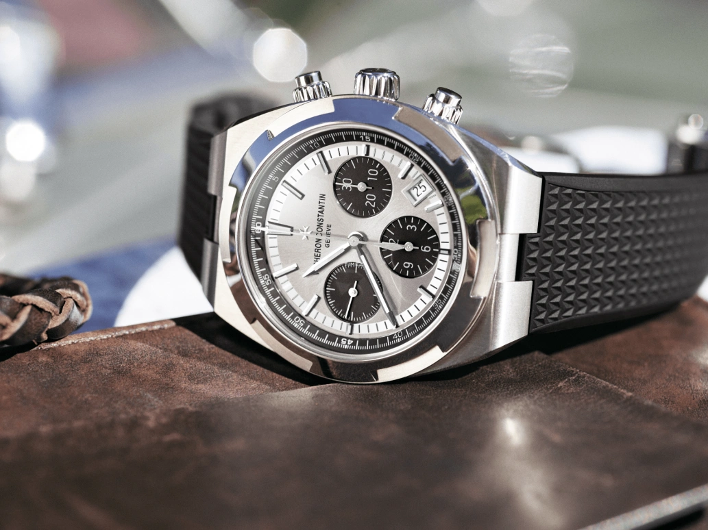 Vacheron Constantin,Overseas 42.50mm,42.50mm,Stainless Steel,White,Automatic,Chronograph,Day,5520V,5520V/210A-B686