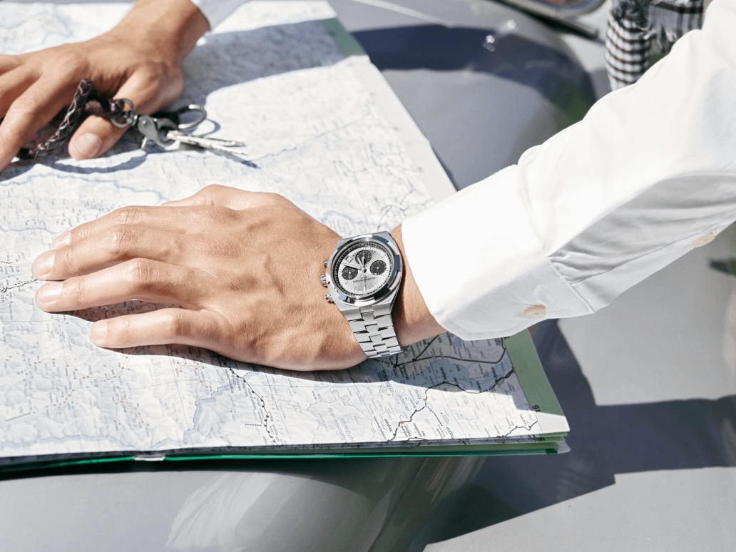 Vacheron Constantin,Overseas 42.50mm,42.50mm,Stainless Steel,White,Automatic,Chronograph,Day,5520V,5520V/210A-B686