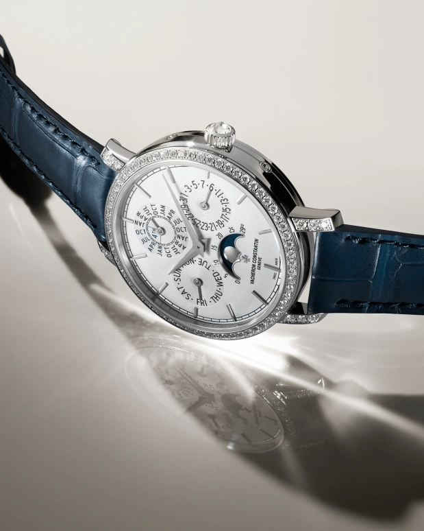 Vacheron Constantin,Traditionnelle 36.50mm,36.50mm,White Gold,Silver,Automatic,Moonphase,Perpetual Calendar,Leap Year,Month,40hours,In-house Caliber,4305T,4305T/000G-H135