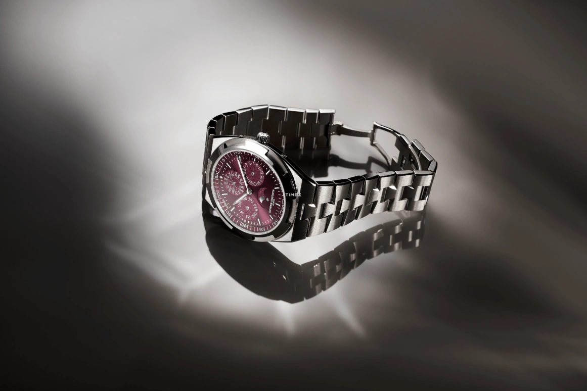 Vacheron Constantin,Overseas 41.50mm,41.50mm,White Gold,Wine Red,Automatic,Moonphase,Perpetual Calendar,Leap Year,Date,40hours,In-house Caliber,4300V,4300V/220G-H151