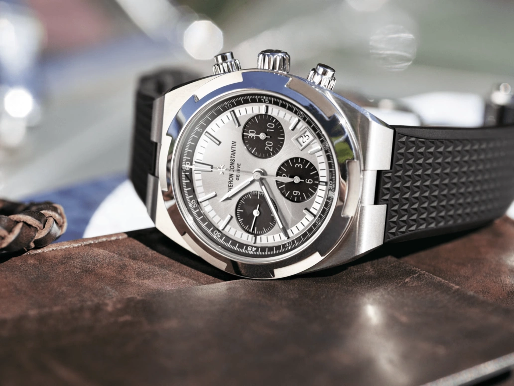 Vacheron Constantin,Overseas 42.50mm,42.50mm,Stainless Steel,White,Automatic,Chronograph,Day,5520V,5520V/210A-B686