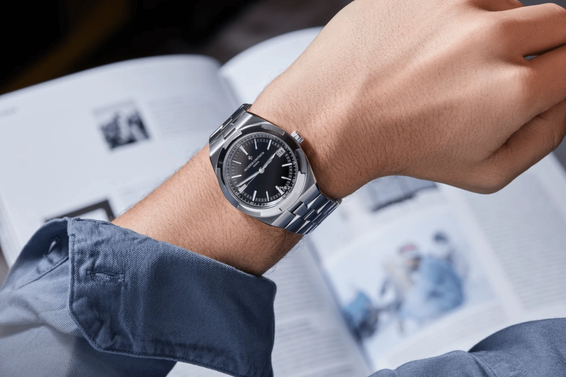 Vacheron Constantin,Overseas 41mm,41mm,Stainless Steel,Black,Automatic,Day,60hours,4520V,4520V/210A-B483