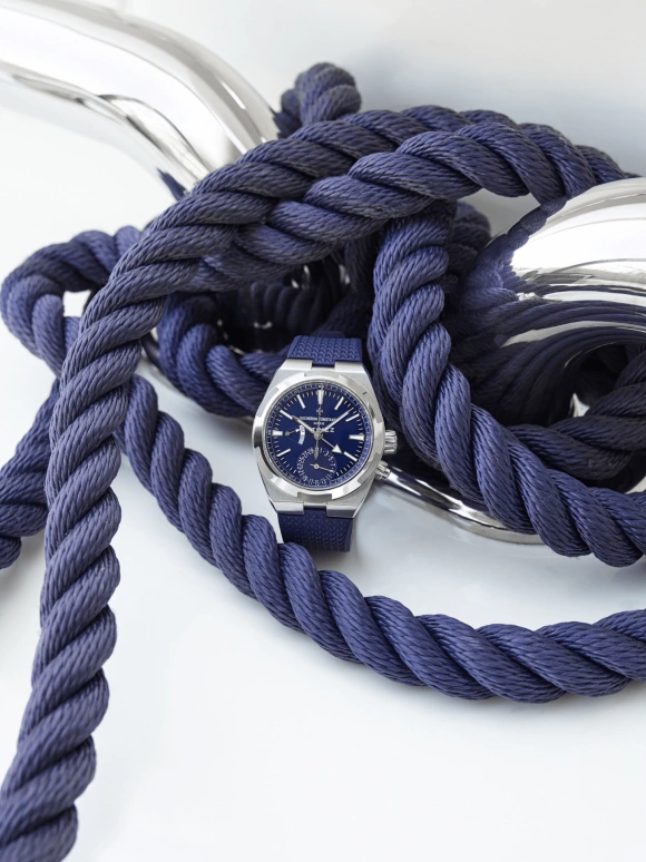 Vacheron Constantin,Overseas 41mm,41mm,Stainless Steel,Blue,Automatic,Day,Dule Time,Anti-magnetic,Day / Night Indication,60hours,In-house Caliber,7920V,7920V/210A-B334