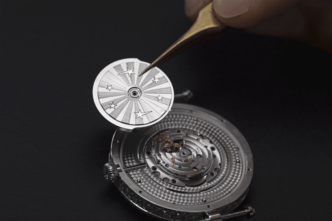 Van Cleef & Arpels,Lady Arpels 38mm,38mm,White Gold,Blue,White,Automatic,Moonphase,Glass,VCARPBKG00