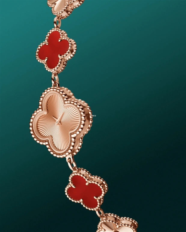 Van Cleef & Arpels,Alhambra® 23mm,23mm,Rose Gold,Quartz,Sapphire,Crystal Glass,VCARPBLY00