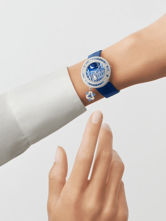 Van Cleef & Arpels,Extraordinary Dials™ 32mm,32mm,Sapphire,White Gold,White,Blue,Multi-Color,Quartz,Sapphire,Crystal Glass,Round,VCARO8WQ00