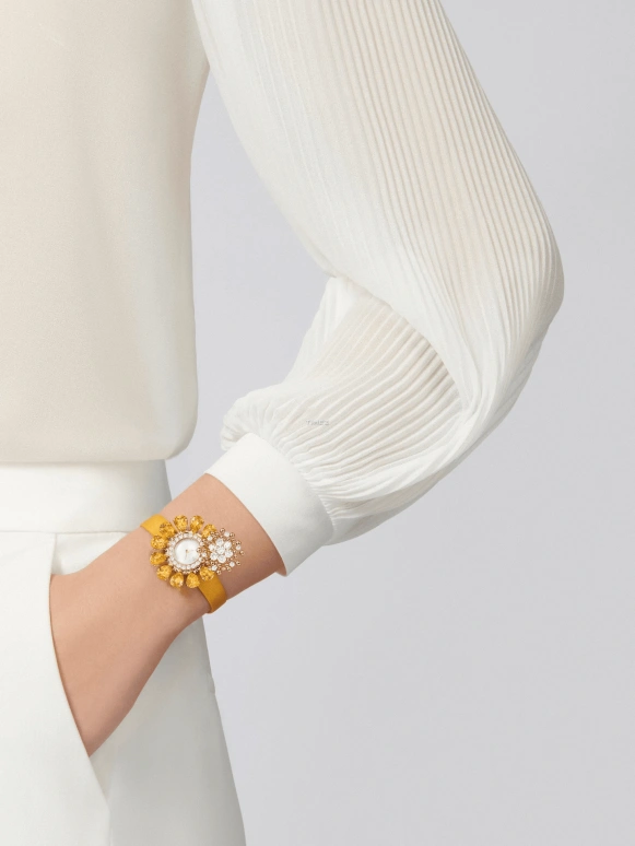 Van Cleef & Arpels,High Jewelry 12mm,12mm,Yellow Gold,White,Quartz,Sapphire,Other,VCARPET200