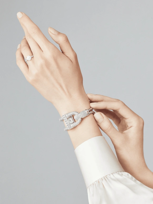 Van Cleef & Arpels,Cadenas® 14x26mm,14x26mm,White Gold,Silver,Quartz,Sapphire,Crystal Glass,Setting,Diamonds,VCARO4JD00