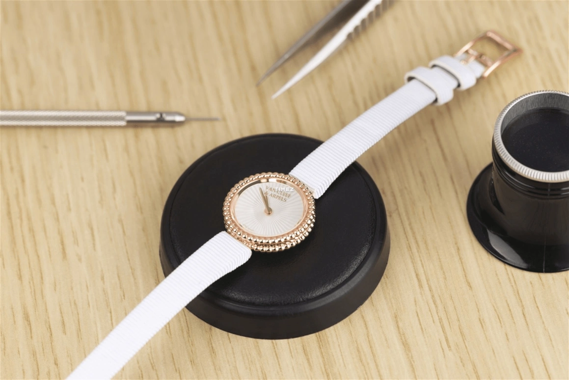 Van Cleef & Arpels,Perlée™ 23mm,23mm,Rose Gold,White,Quartz,Sapphire,Round,VCARPBMM00