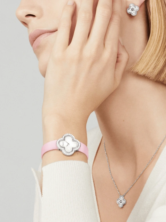 Van Cleef & Arpels,Alhambra® 27x27mm,27x27mm,White Gold,White,Sapphire,Crystal Glass,Mother of Pearl,VCARM95800
