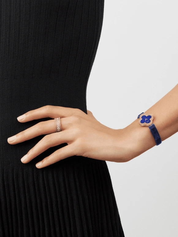 Van Cleef & Arpels,Alhambra® 22.70mm,22.70mm,Yellow Gold,Blue,Quartz,Gold,Diamonds,VCARPBEG00