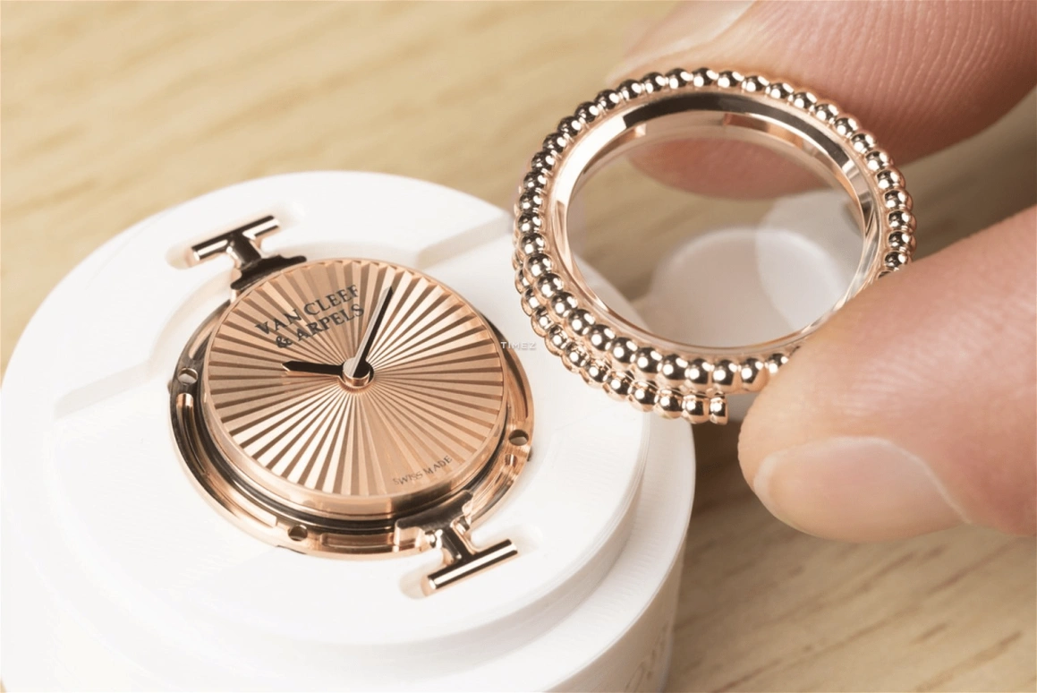 Van Cleef & Arpels,Perlée™ 23mm,23mm,Rose Gold,White,Quartz,Sapphire,Crystal Glass,Round,VCARPBMO00