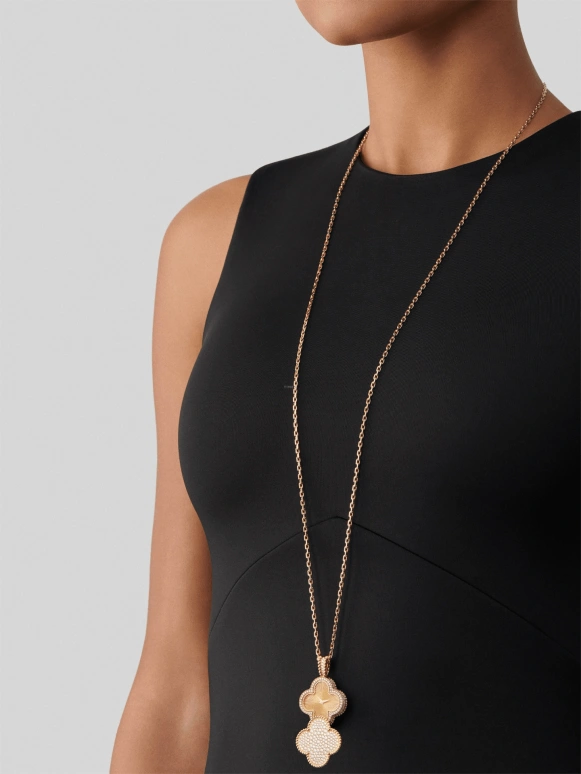 Van Cleef & Arpels,Alhambra® 28mm,28mm,Gold,VCARO8ZZ00