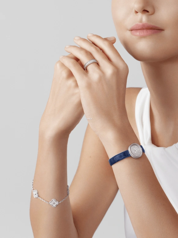 Van Cleef & Arpels,Perlée™ 23mm,23mm,White Gold,Silver,Quartz,Sapphire,Crystal Glass,Round,VCARPBKF00