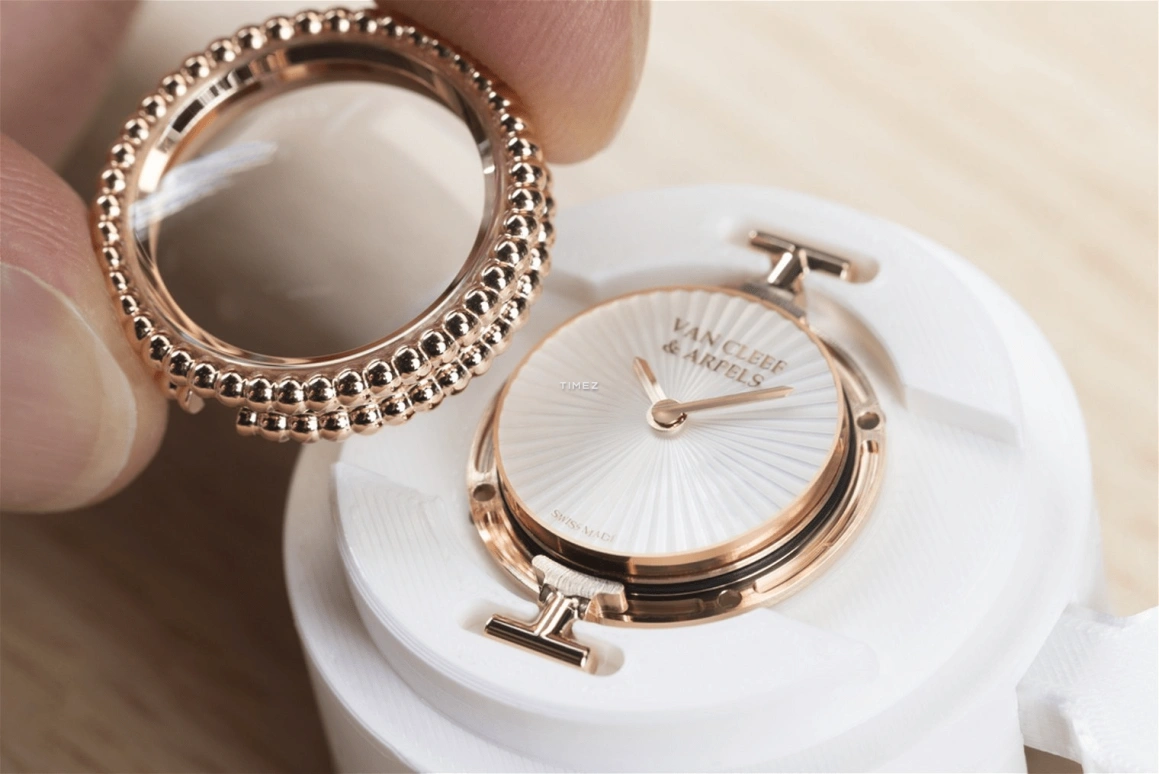 Van Cleef & Arpels,Perlée™ 23mm,23mm,Rose Gold,White,Quartz,Sapphire,Round,VCARPBMM00