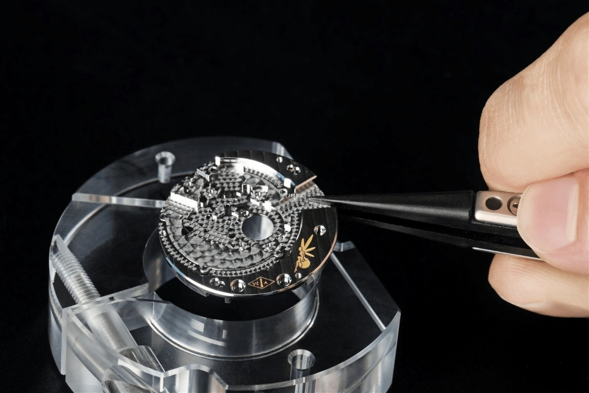 Van Cleef & Arpels,Other 33mm,33mm,Rose Gold,Multi-Color,Purple,Automatic,Retrograde,Sapphire,VCARPBNJ00