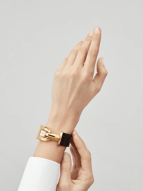 Van Cleef & Arpels,Cadenas® 14x26mm,14x26mm,Yellow Gold,White,Quartz,Sapphire,Crystal Glass,Gold,VCARO4J100