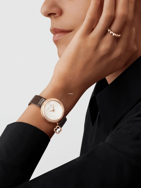 Van Cleef & Arpels,Charms 35mm,35mm,Rose Gold,White,Quartz,Round,VCARO8ZU00