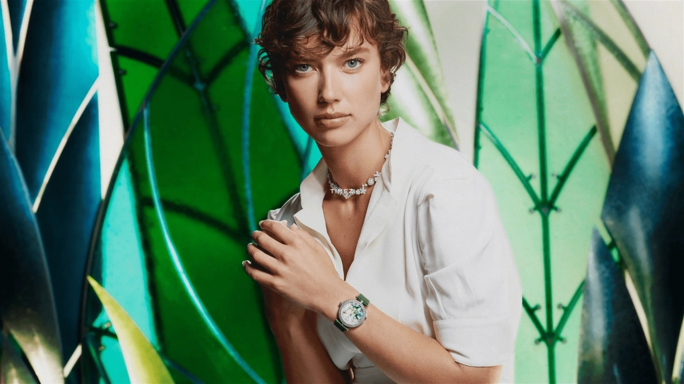 Van Cleef & Arpels,Lady Arpels 38mm,38mm,White Gold,White,Blue,Multi-Color,Green,Automatic,Round,Silver,Brise DEte