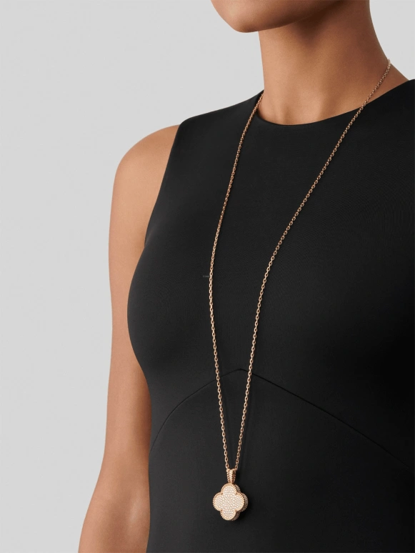 Van Cleef & Arpels,Alhambra® 28mm,28mm,Gold,VCARO8ZZ00