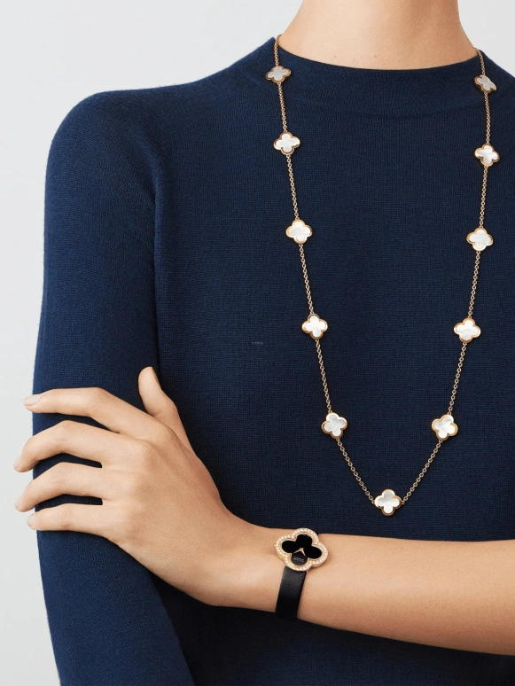 Van Cleef & Arpels,Alhambra® 30x30mm,30x30mm,Yellow Gold,Black,Quartz,Sapphire,Crystal Glass,Gold,VCARN5HZ00