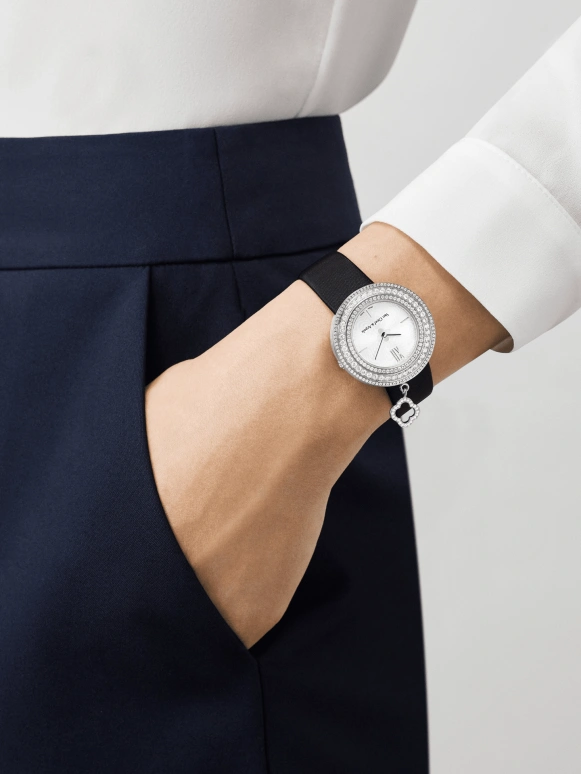 Van Cleef & Arpels,Charms 32mm,32mm,White Gold,White,Sapphire,Crystal Glass,Setting,Diamonds,VCARM95300