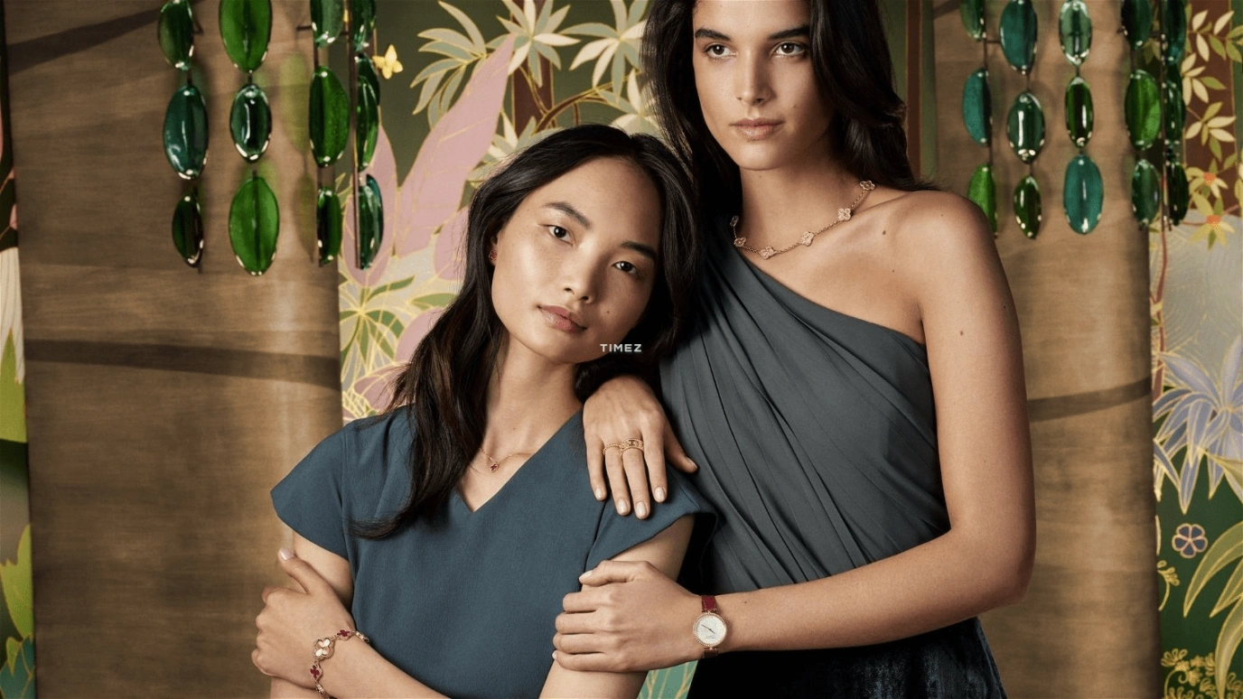 Van Cleef & Arpels,Alhambra® 23mm,23mm,Rose Gold,Quartz,Sapphire,Crystal Glass,VCARPBLY00
