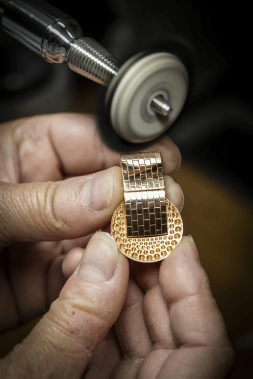 Van Cleef & Arpels,Ludo Secret 49x25mm,49x25mm,Rose Gold,White,Quartz,Rectangular,VCARPBKC00